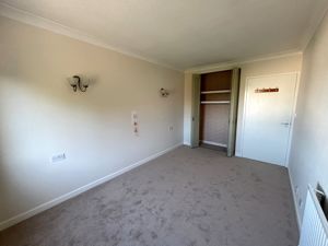 Bedroom (1)- click for photo gallery